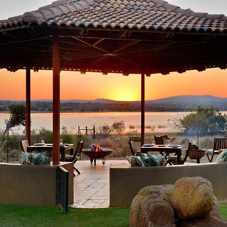 Kameeldrift Waterfront Estate & Resort Brits Bagian luar foto