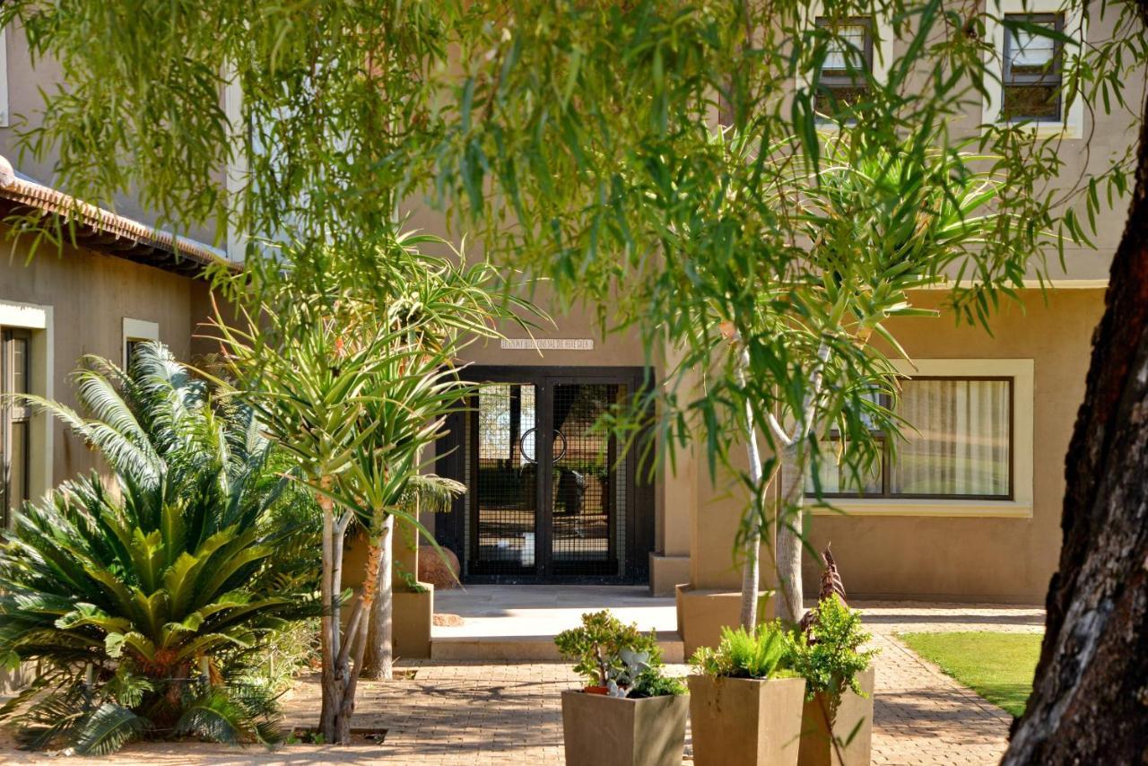 Kameeldrift Waterfront Estate & Resort Brits Bagian luar foto