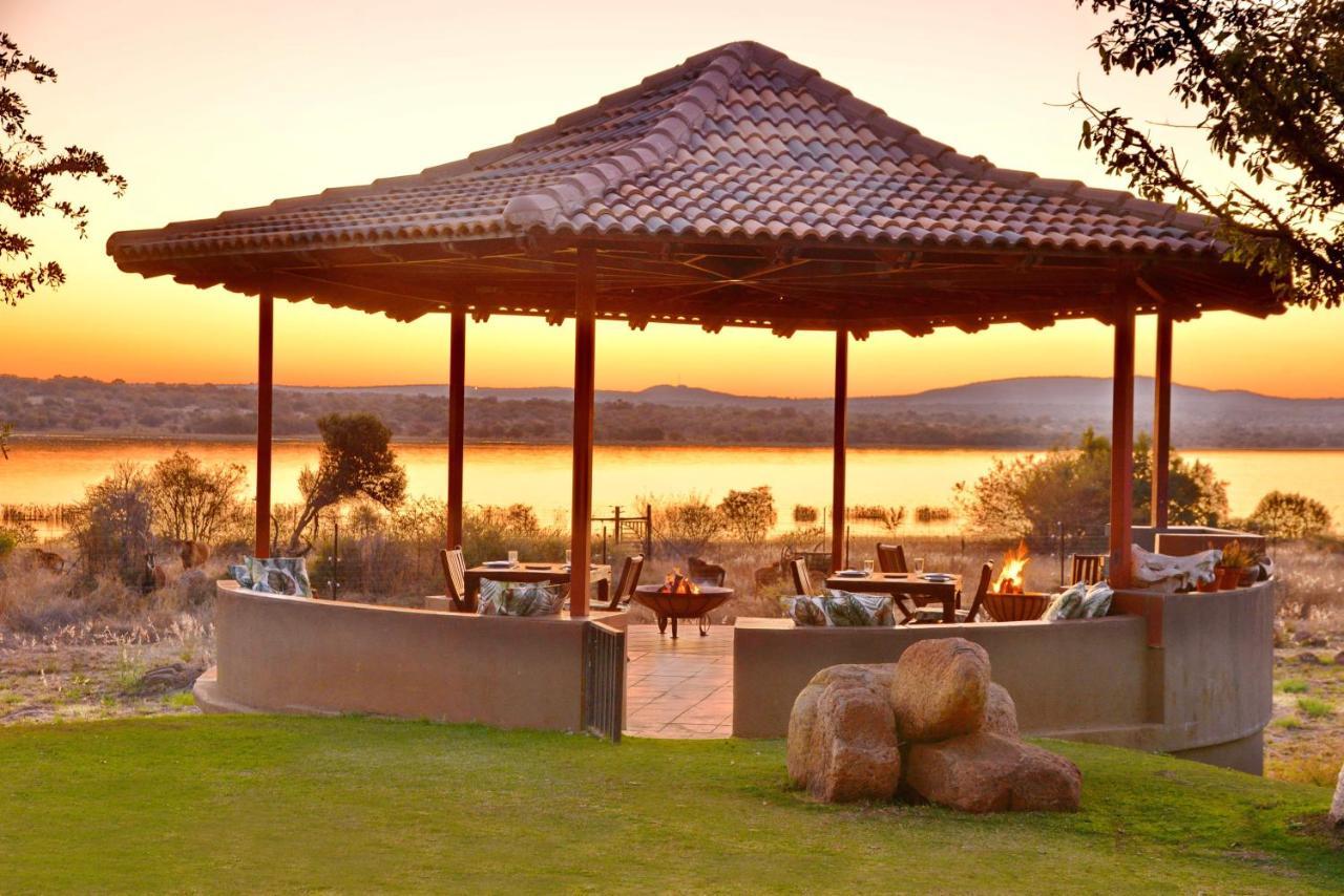 Kameeldrift Waterfront Estate & Resort Brits Bagian luar foto