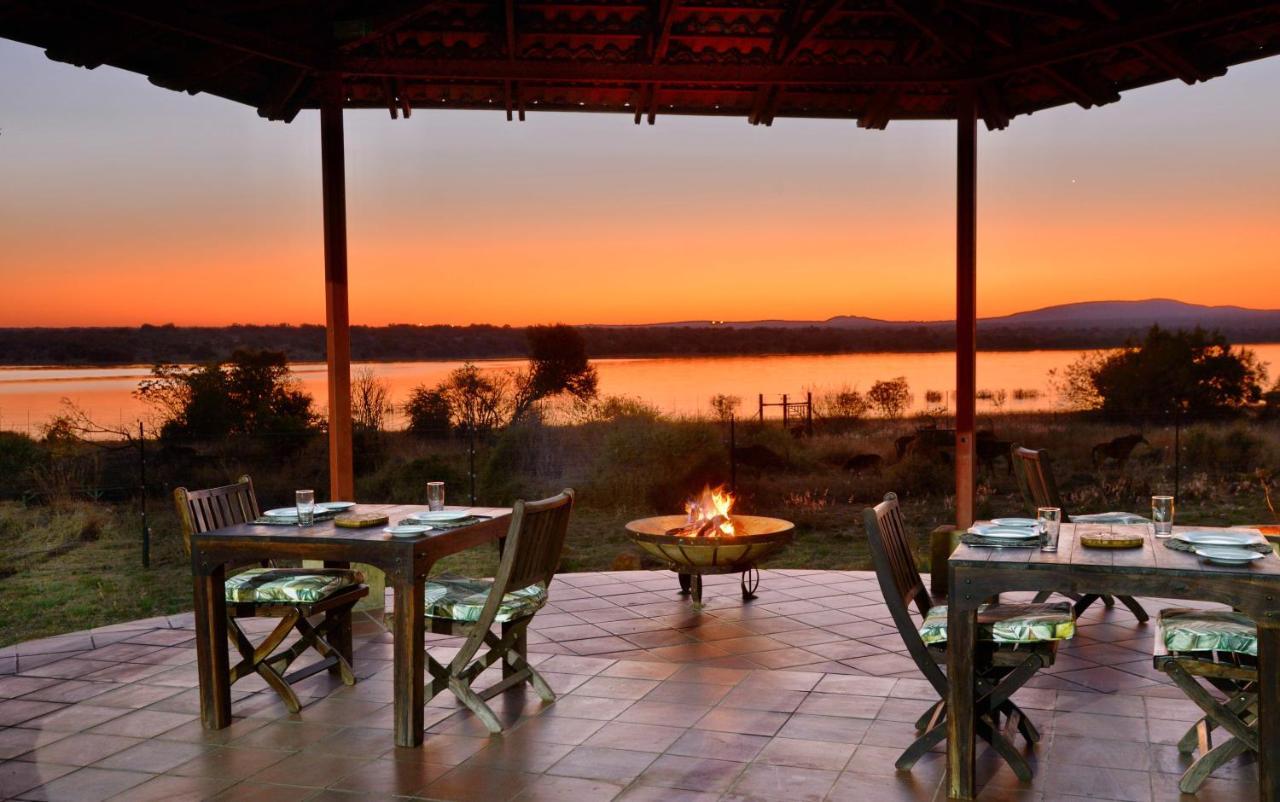 Kameeldrift Waterfront Estate & Resort Brits Bagian luar foto