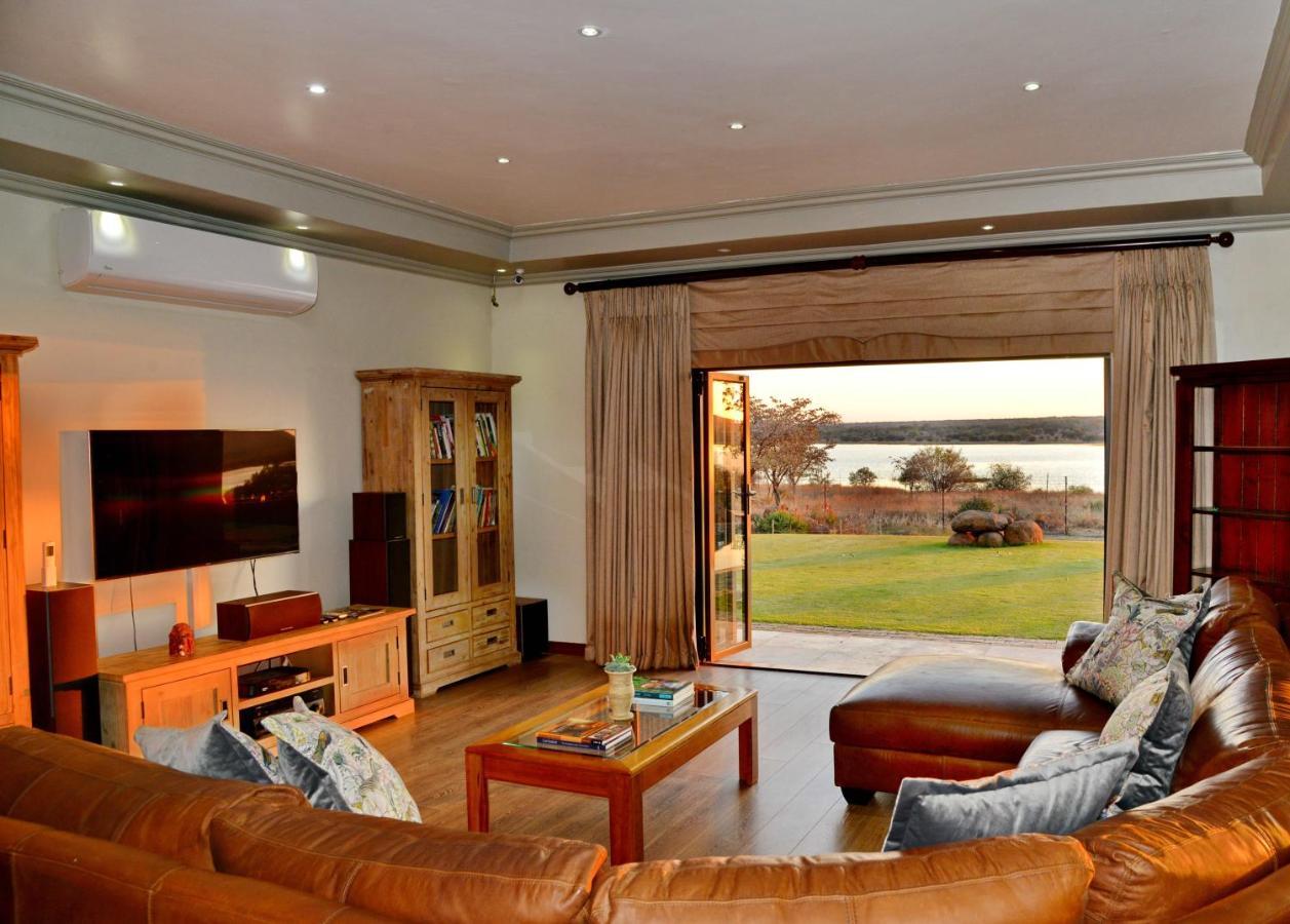 Kameeldrift Waterfront Estate & Resort Brits Bagian luar foto