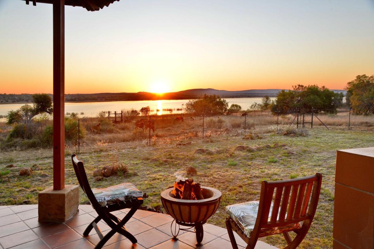 Kameeldrift Waterfront Estate & Resort Brits Bagian luar foto