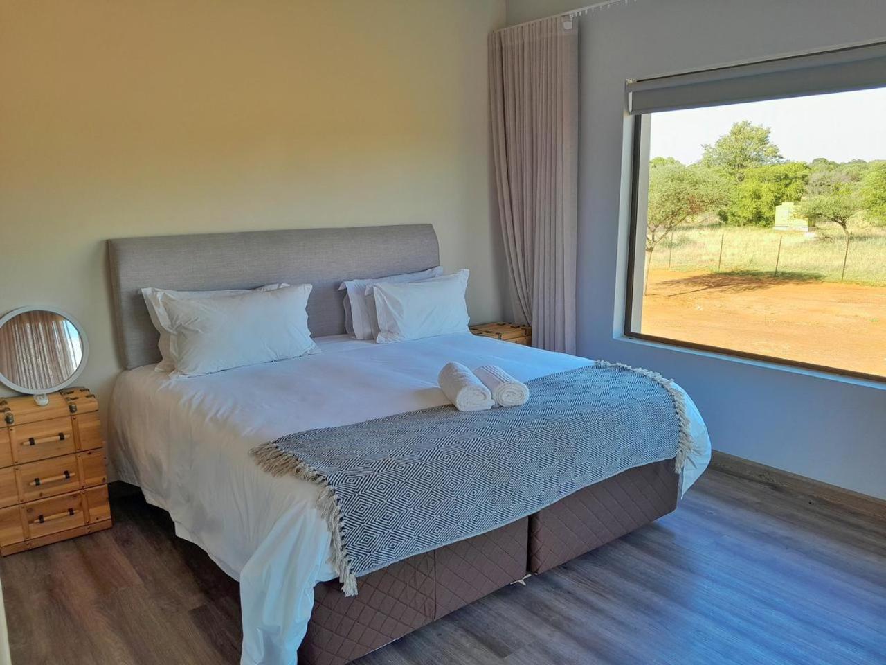 Kameeldrift Waterfront Estate & Resort Brits Bagian luar foto